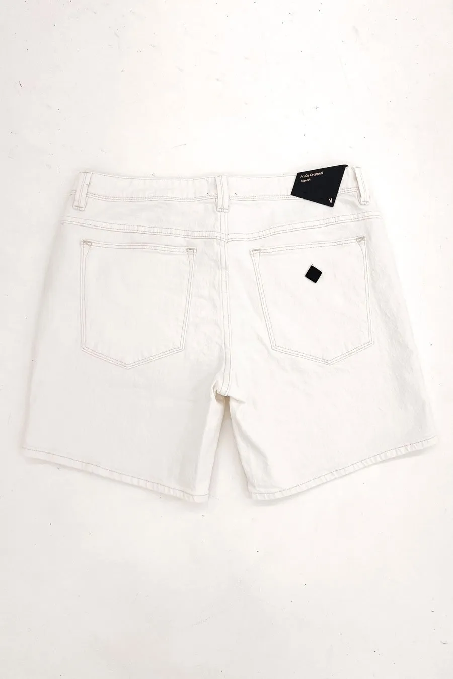 A 90s Cropped Short Powder White