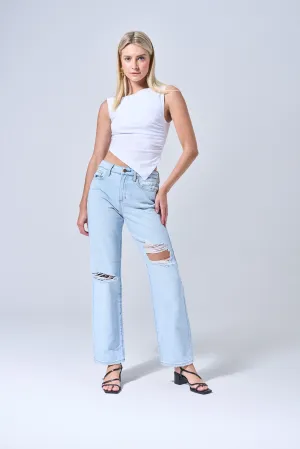 HIGH RISE LOOSE STRAIGHT JEANS WITH DISTRESSING IN LIGHT WASH / SP-P12681