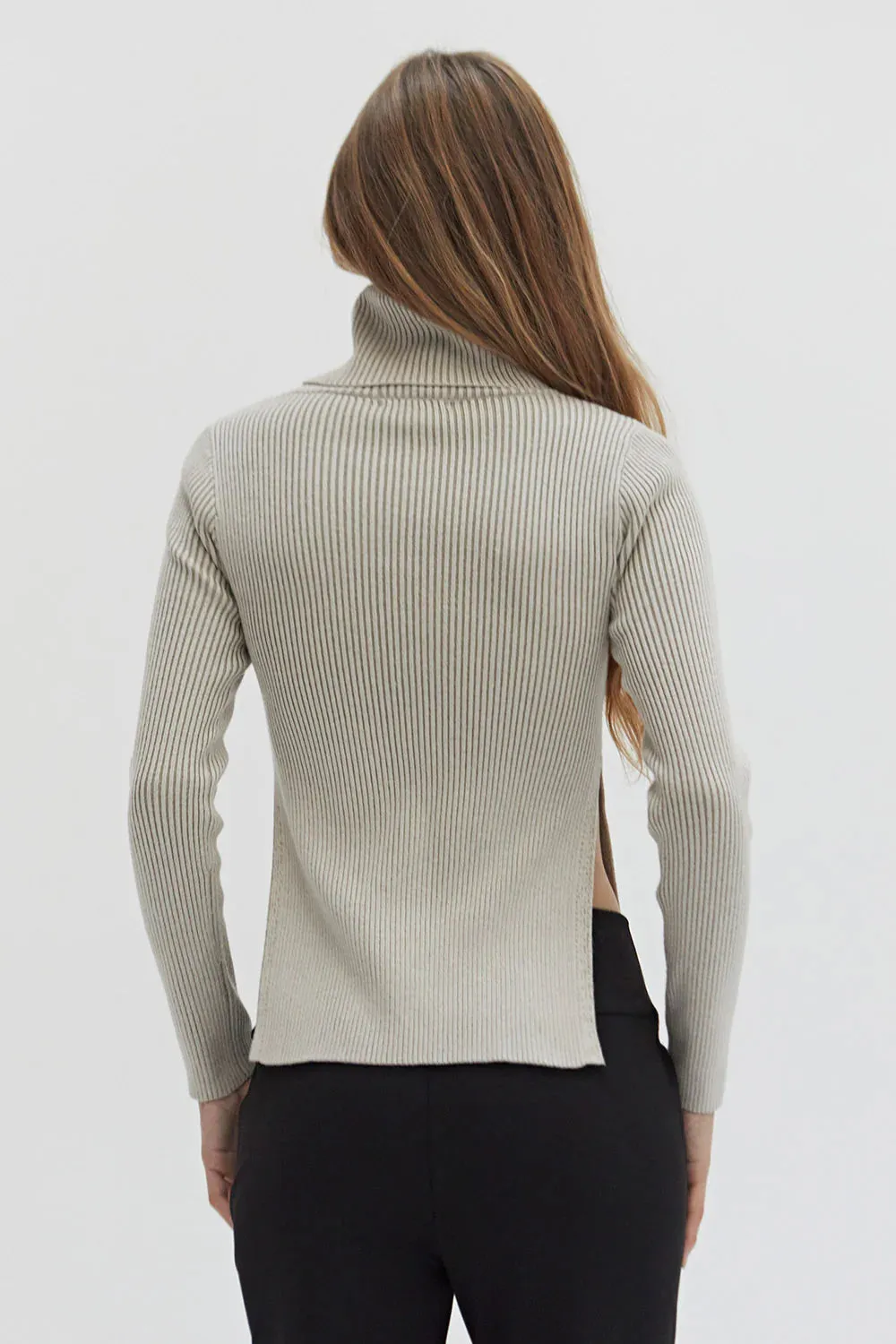 SIDE SLIT TURTLENECK